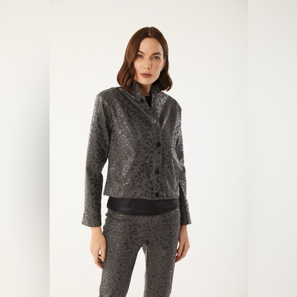 isle by melis kozan embossed jacket featuring a soft animal-print texture small - Picture 15 of 16
